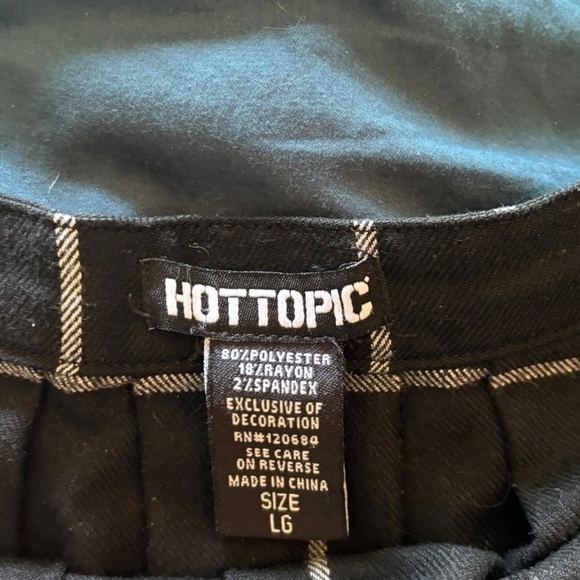 Hott Topic Black and White Plaid Pleated Mini Skirt Size Large - Picture 7 of 7